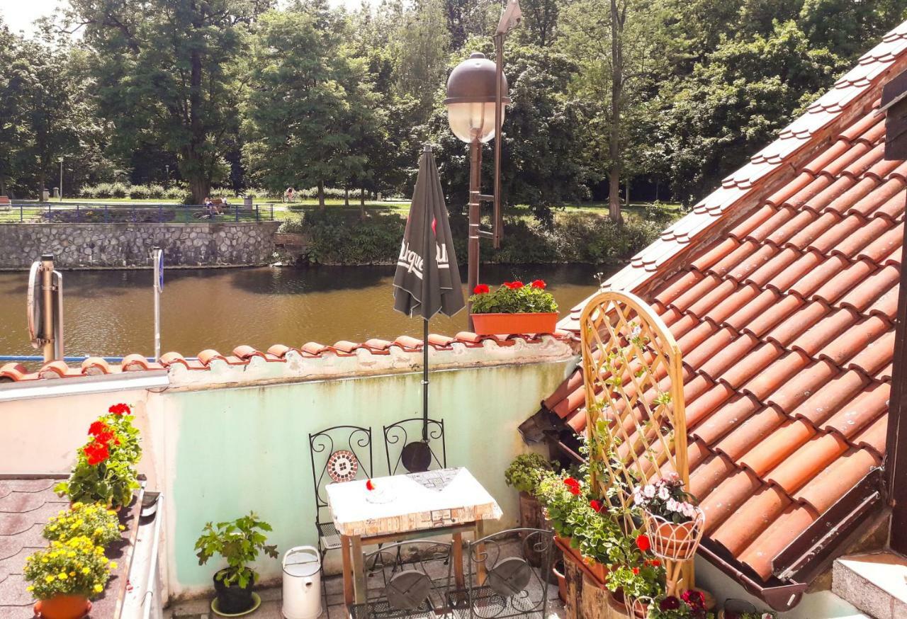Romanticky Apartman U Veze Zelezna Panna Budweis Exterior foto